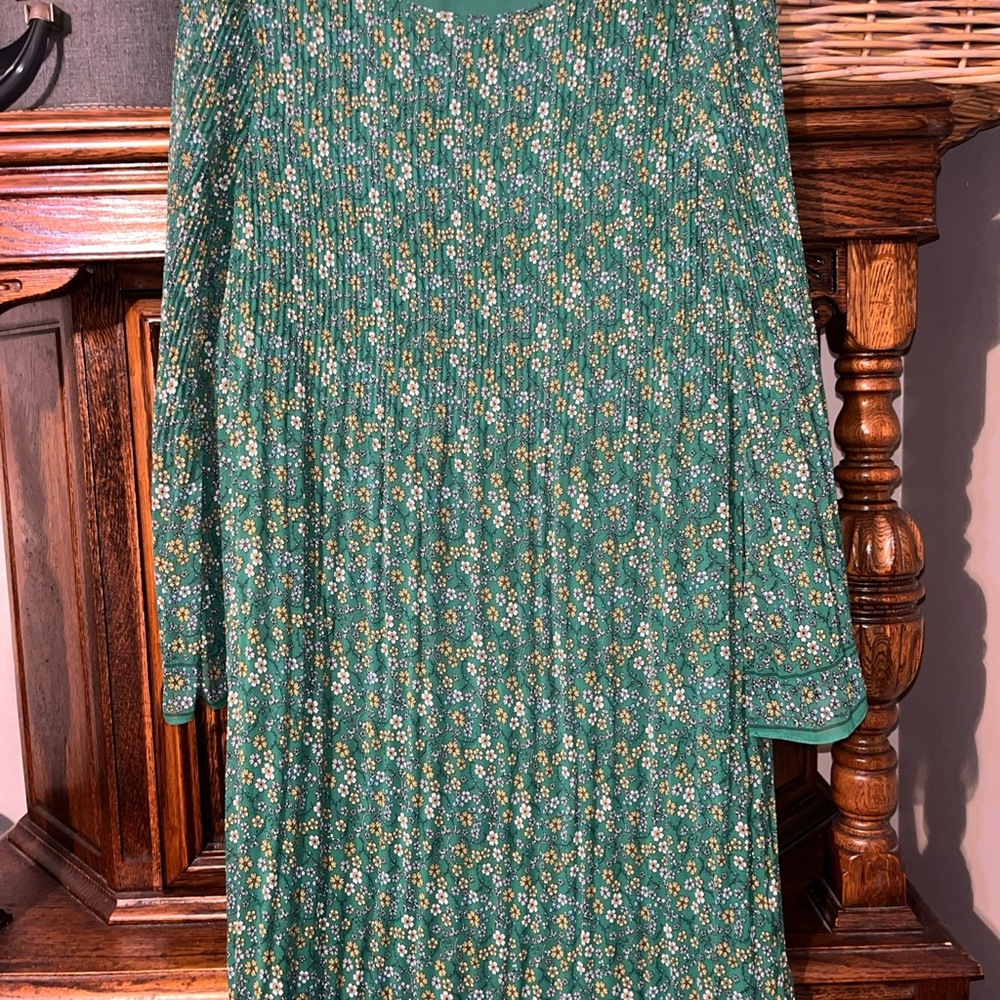 Max Studio Green Floral Pleated Long Sleeve Dress
